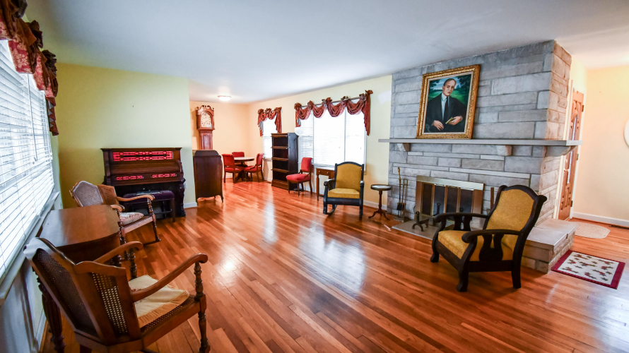Listing Image 10