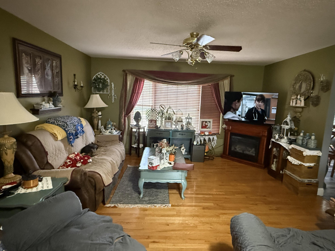 Listing Image 17