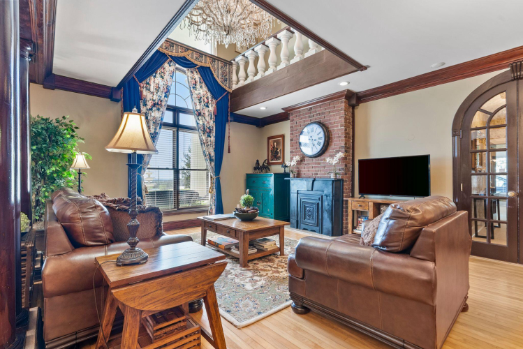 Listing Image 12