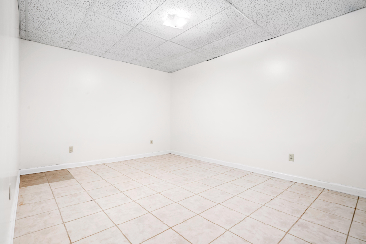Listing Image 64