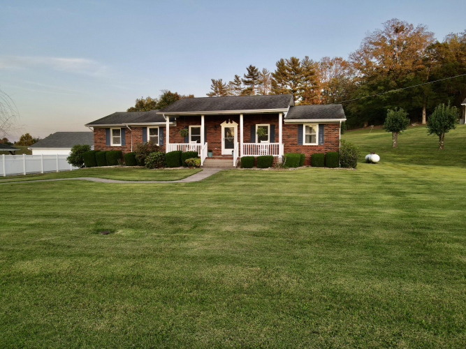 Listing Image 4