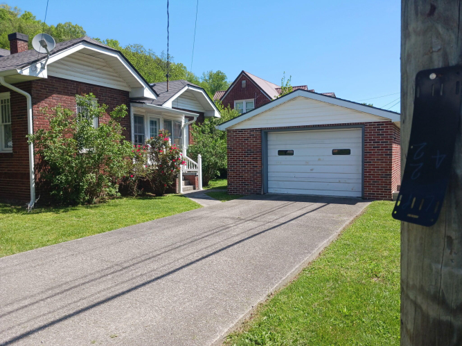 Listing Image 6