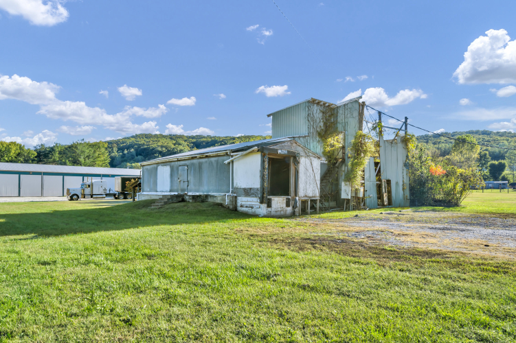 Listing Image 7