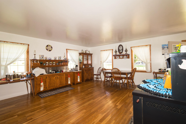 Listing Image 10