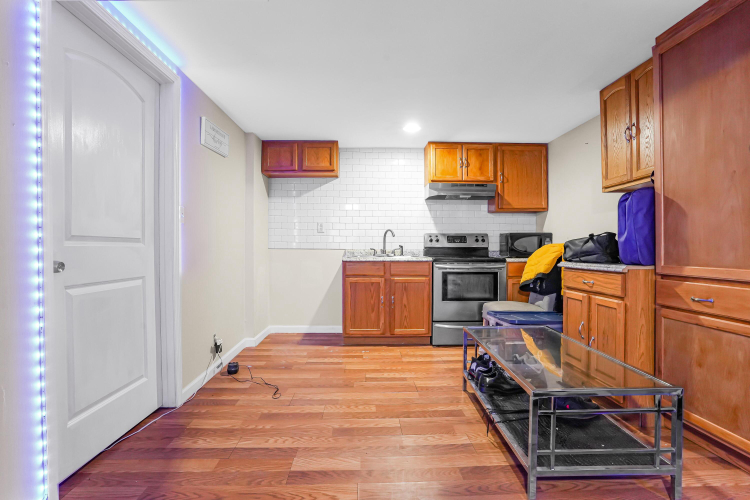 Listing Image 14
