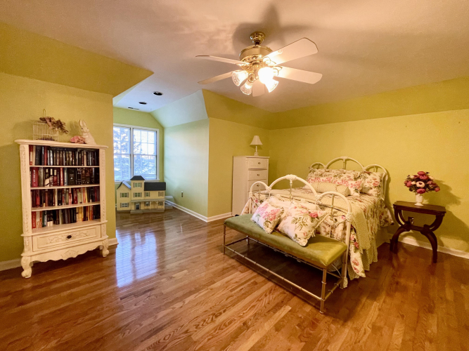 Listing Image 18