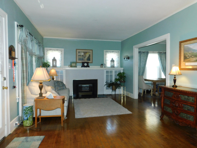 Listing Image 5