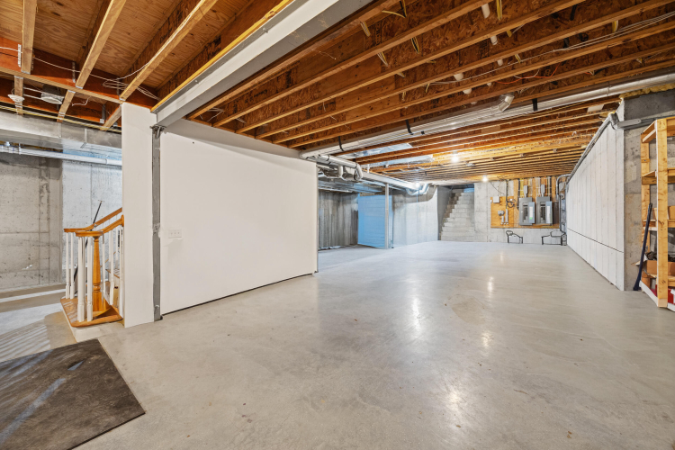 Listing Image 80