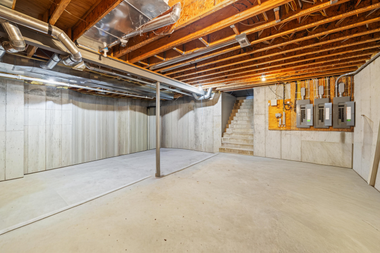Listing Image 82