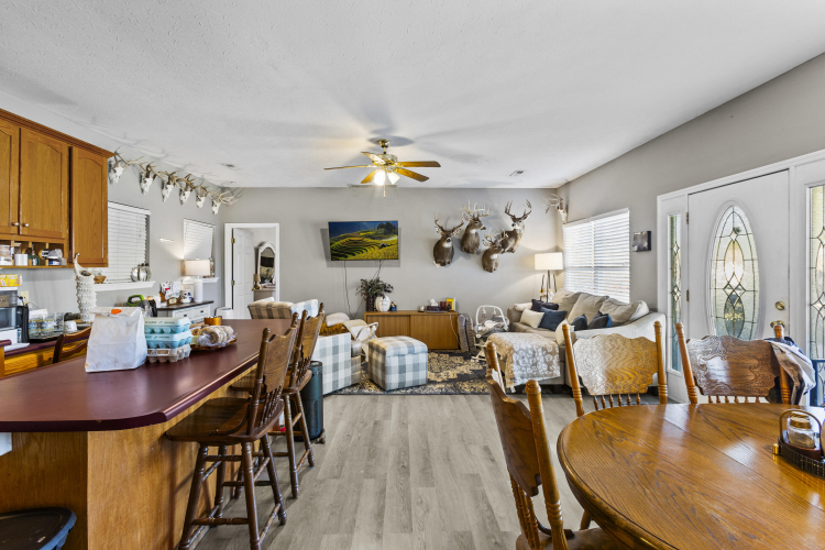 Listing Image 82