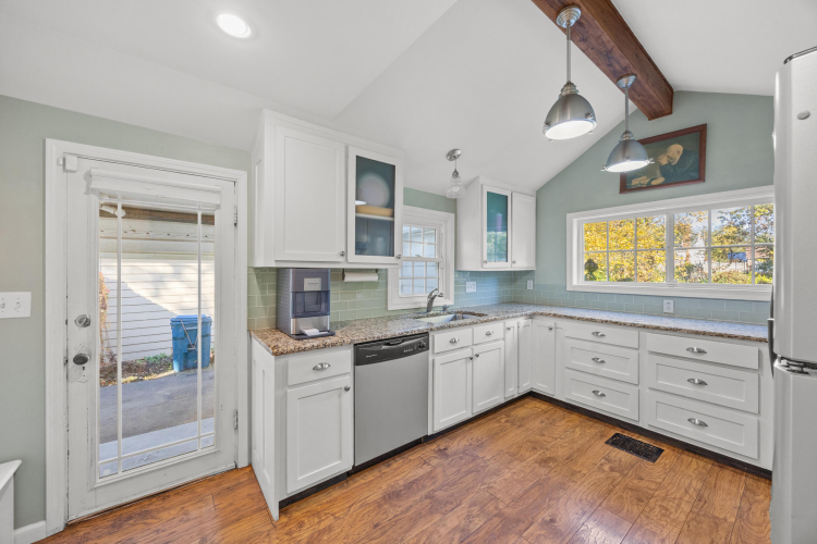 Listing Image 16