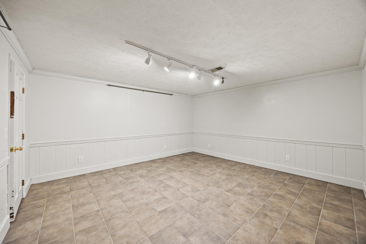 Listing Image 52