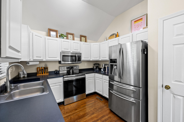 Listing Image 16