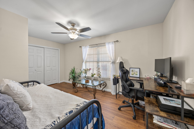 Listing Image 19