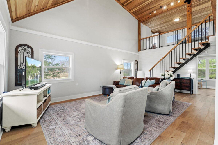 Listing Image 11