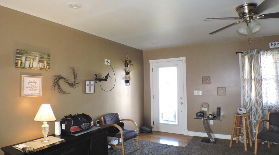 Listing Image 8