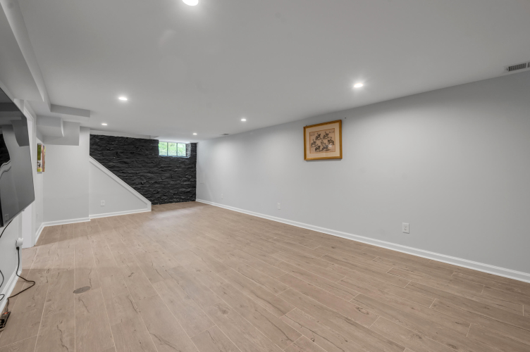 Listing Image 49