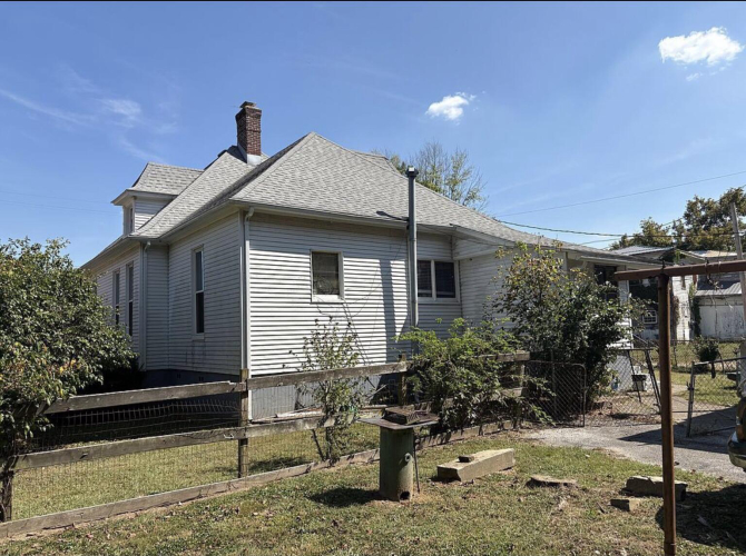Listing Image 12