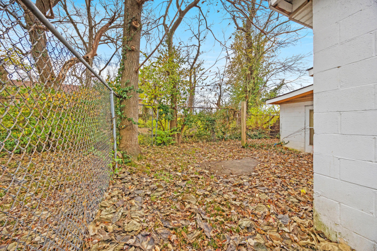 Listing Image 16