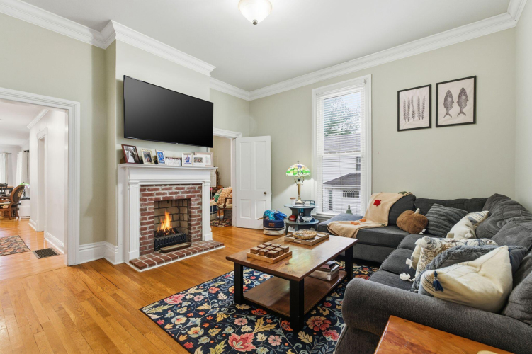 Listing Image 9