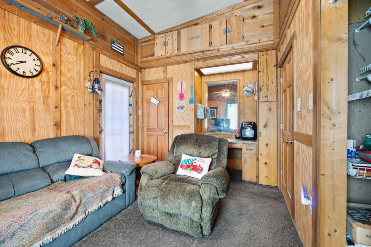 Listing Image 4