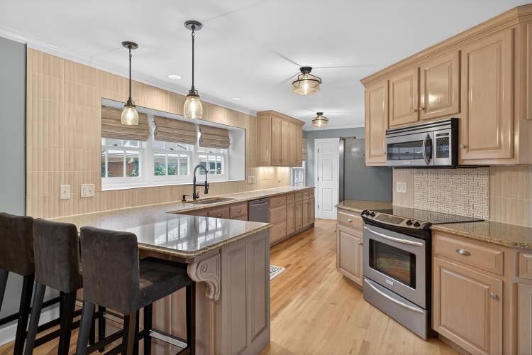 Listing Image 14