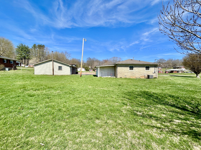 Listing Image 4