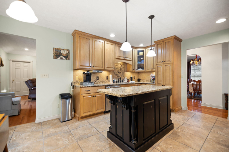 Listing Image 12