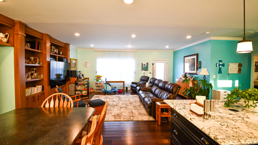 Listing Image 12