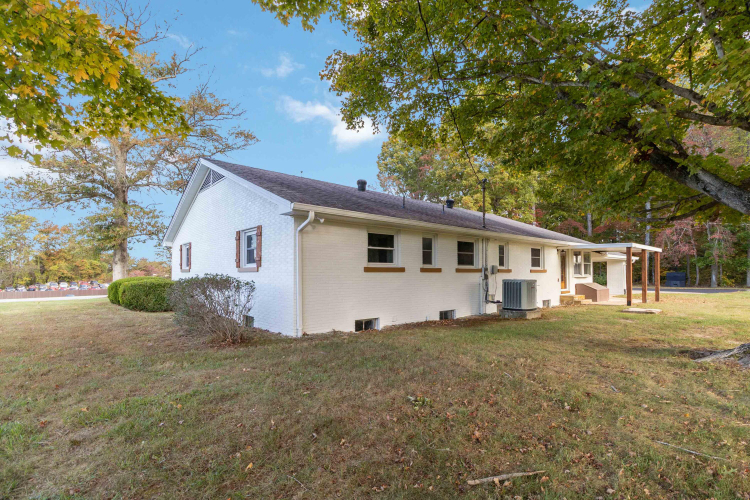 Listing Image 11