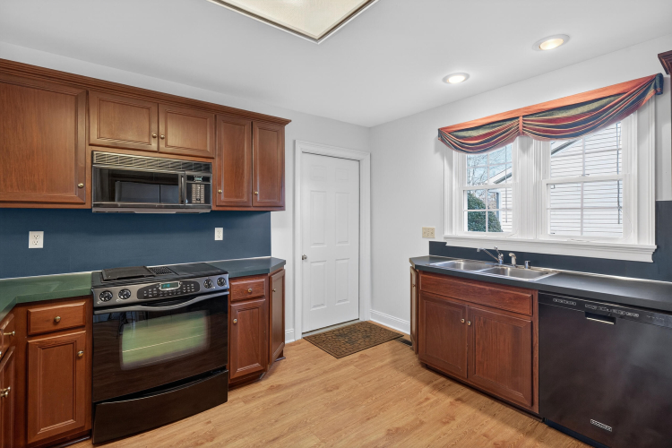 Listing Image 12