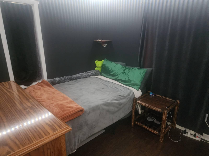 Listing Image 4