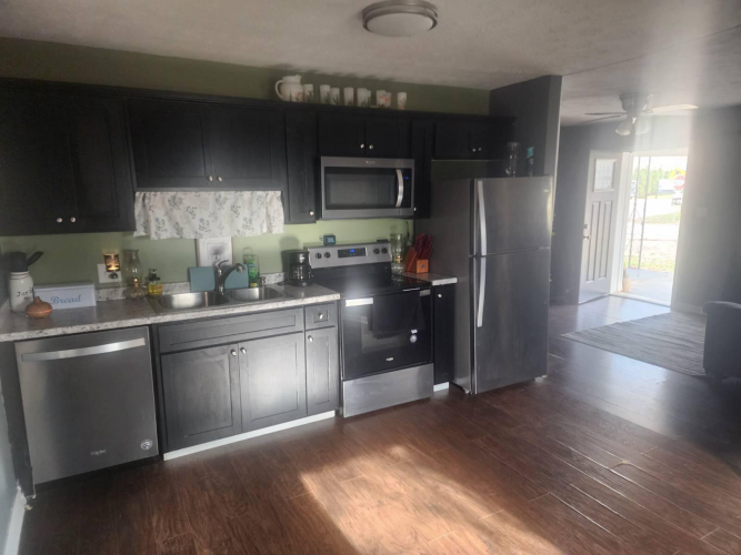 Listing Image 5