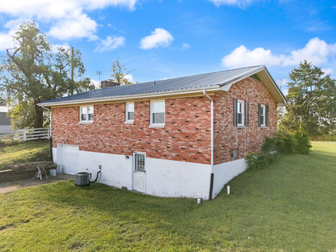 Listing Image 44