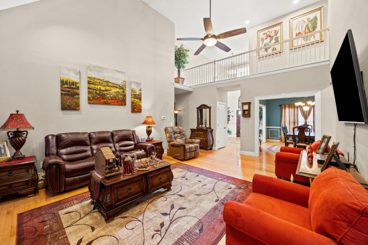 Listing Image 11
