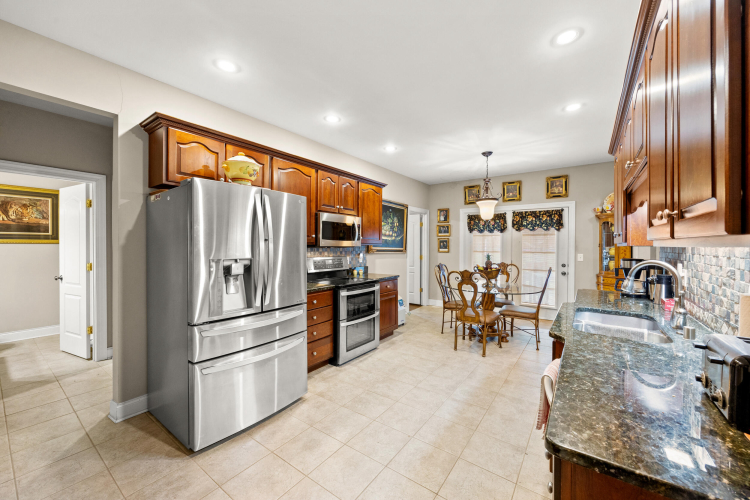 Listing Image 12