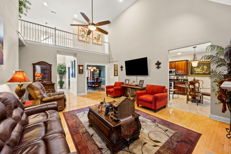 Listing Image 10
