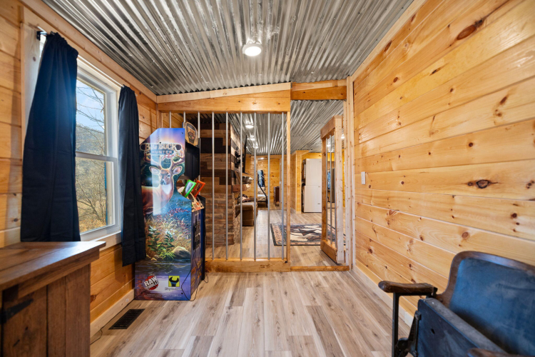 Listing Image 16