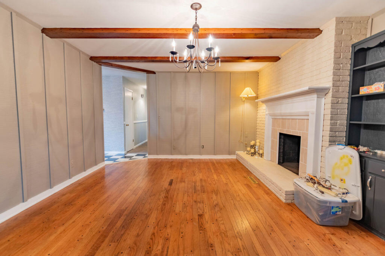 Listing Image 6