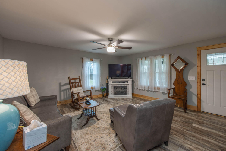 Listing Image 11