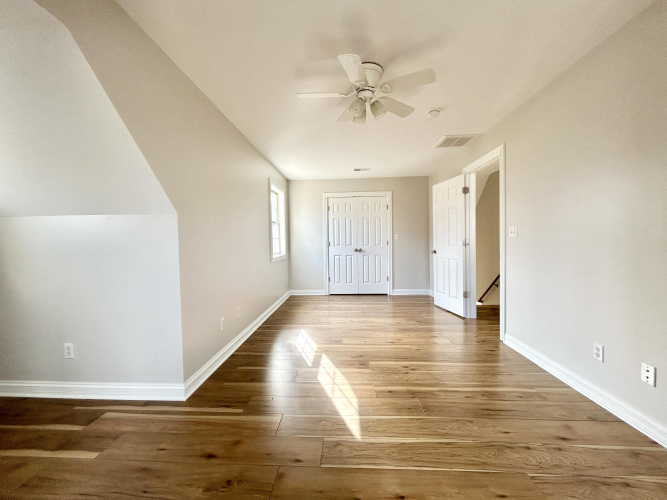 Listing Image 59
