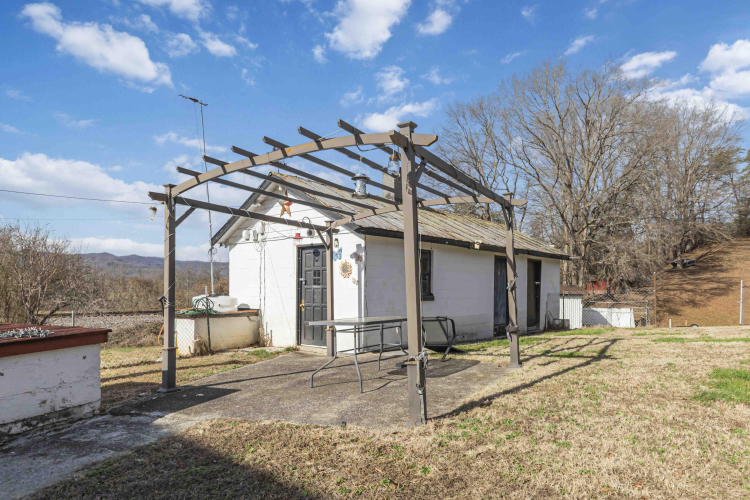 Listing Image 6