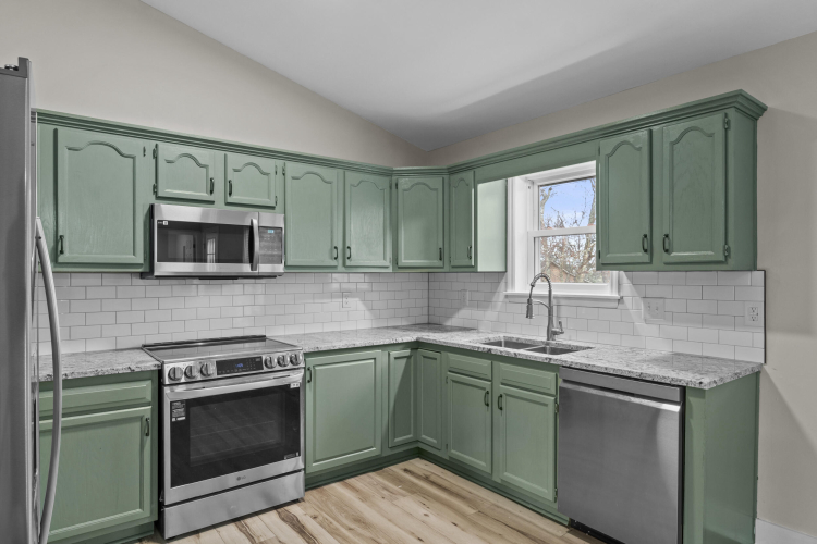 Listing Image 10
