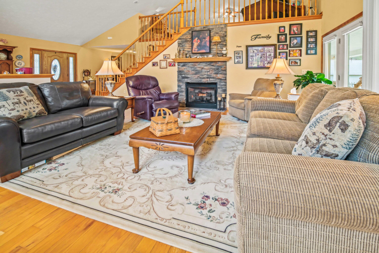 Listing Image 19