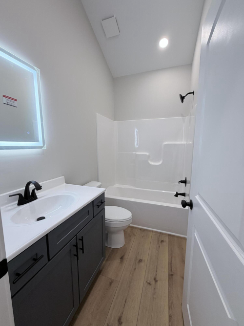 Listing Image 12