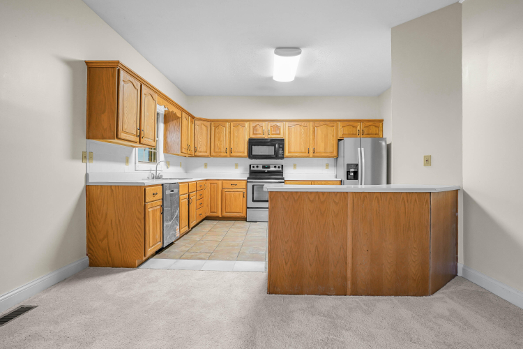Listing Image 12