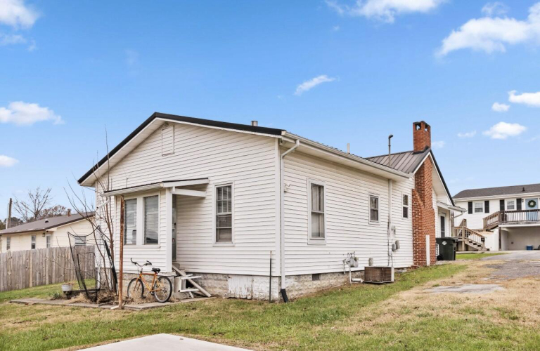 Listing Image 6
