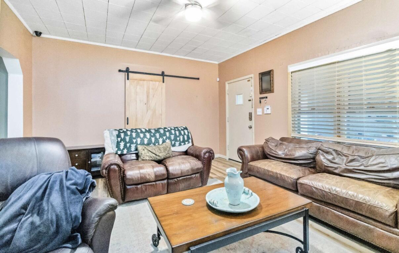 Listing Image 7