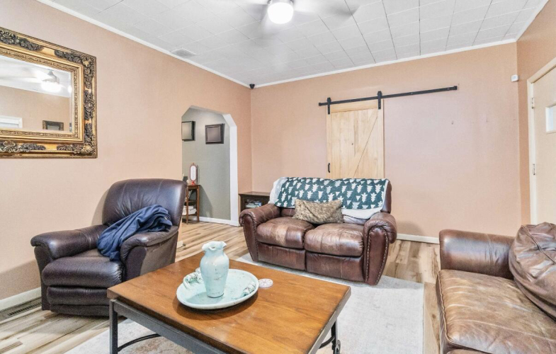Listing Image 10