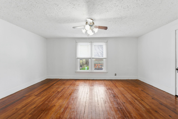 Listing Image 28